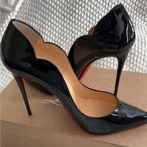 Christian Louboutin Hot Chick Scallop
